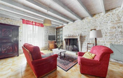 Ligne House | Inviting Home in Lign with Full Kitchen for Families