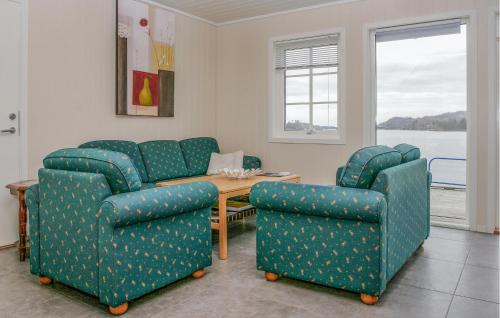 Sjernarøy House | Cozy Retreat in Sjernary with Kitchen & Family-Friendly Perks