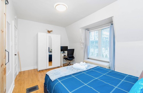 Davenport House | Family-Friendly 3-Bedroom Home in Central Toronto