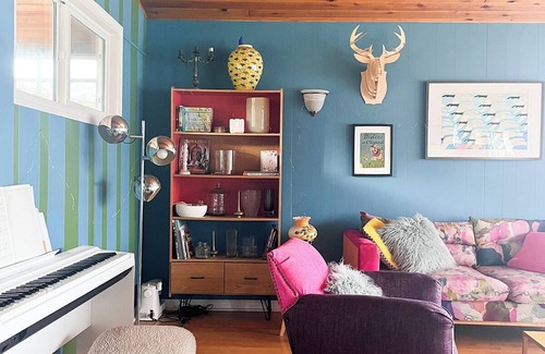 Okanagan-Similkameen Bed & Breakfast | 3 Bedroom Farm Stay: Alpacas and lake views