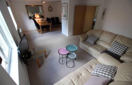 Atlantic Wharf House | Family-Friendly 3 Bedroom Flat Near Bay and City Center