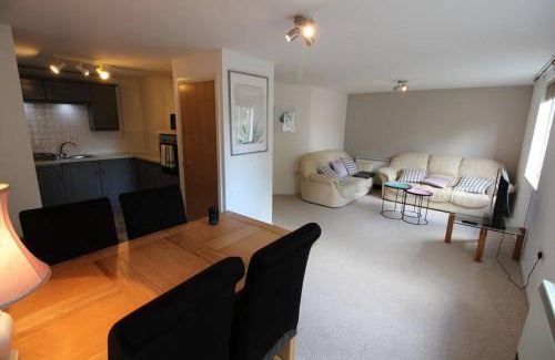 Atlantic Wharf House | Family-Friendly 3 Bedroom Flat Near Bay and City Center