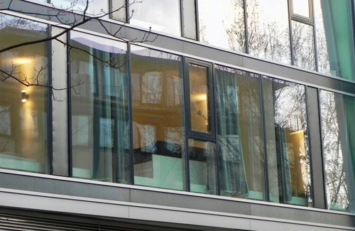 Ottensen Apartment | Modern 3-Bedroom Flat Elbspeicher II with Pool & Wi-Fi