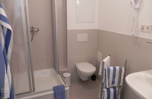 Ottensen Apartment | Modern 3-Bedroom Flat Elbspeicher II with Pool & Wi-Fi