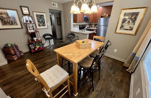 MacGregor House | Spacious 3 Bedroom Retreat with Free Parking & Ocean Views