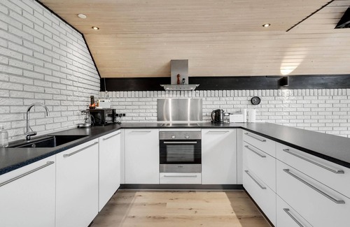 Bøtø By House | Seaside Getaway: 10/10 Rated Oceanfront Vacation Home