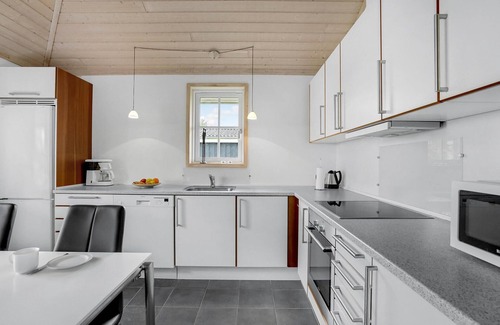 Flovt Strand House | Ideal 3 Bedroom Retreat with Ocean Views in Haderslev