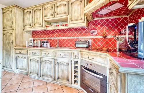 Le Lardin-Saint-Lazare House | Cozy 3 Bedroom Retreat with Pool in Le Lardin