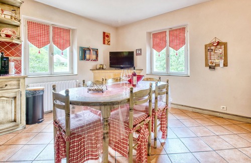 Le Lardin-Saint-Lazare House | Cozy 3 Bedroom Retreat with Pool in Le Lardin