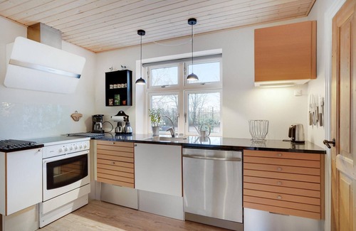 Lem House | Charming Renovated Country Estate with Spa & Breakfast