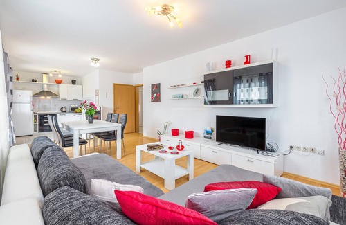Marceljani House | Ideal 3 Bedroom Retreat in Labin with Private Pool & Spa
