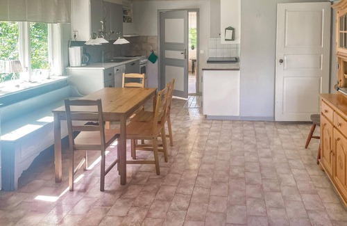 Fegen House | Charming Cottage with Lake View & Spa Amenities Await You