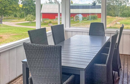 Fegen House | Charming Cottage with Lake View & Spa Amenities Await You