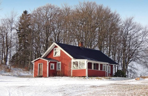 Fegen House | Charming Cottage with Lake View & Spa Amenities Await You