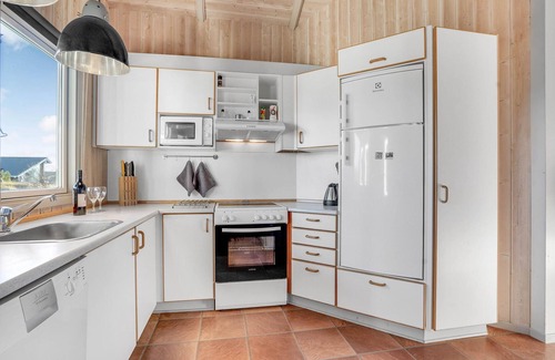 Rindby Strand House | Beautiful Cottage with Oceanfront Views Near Fanø Bad
