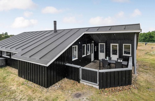 Rindby Strand House | Beautiful Cottage with Oceanfront Views Near Fanø Bad