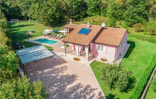 Marceljani House | Inviting 3 Bedroom Home with Pool and Hot Tub in Labin