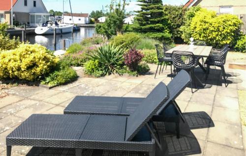 Lemmer House | Inviting Lemmer Retreat with Beautiful Sea View