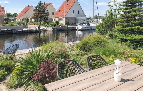 Lemmer House | Inviting Lemmer Retreat with Beautiful Sea View