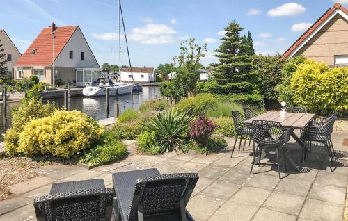 Lemmer House | Inviting Lemmer Retreat with Beautiful Sea View