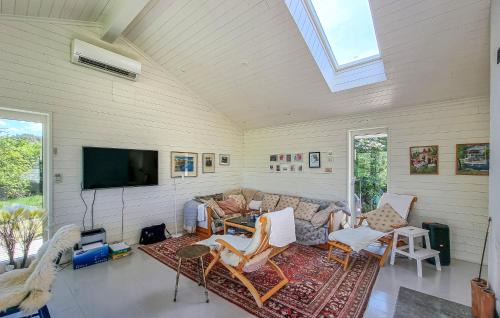 Klovedal House | Inviting 3 Bedroom Home in Tjrn - Pet and Child Friendly