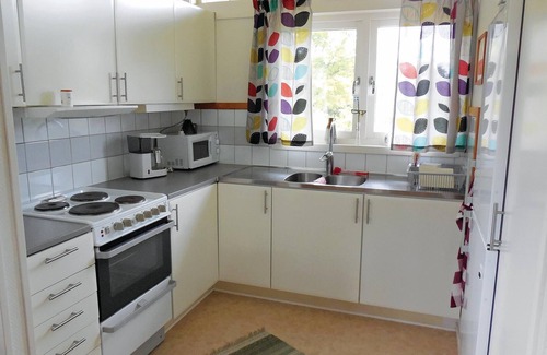 Listarum House | Cozy Cottage Retreat in Tranquil Österlen with Lake Views