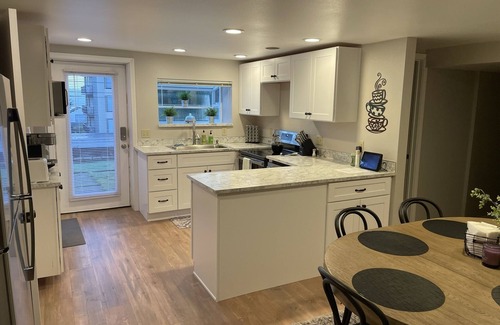 New Tacoma Apartment | Explore Our 3 Bedroom Historic Apartment in Tacoma