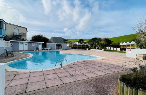 Newquay Cabin | Family-Friendly 3-Bedroom Home with Valley Views & Pool