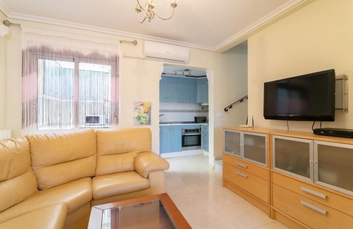 Puerto Marino Villa | Relaxing 3 Bedroom Holiday Villa Benani with Pool & Wi-Fi