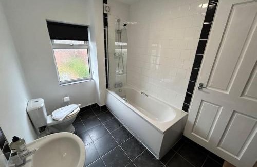 Crewe House | Family-Friendly 3 Bedroom Home in Crewe, Rated 10/10