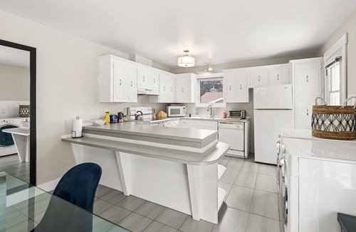 Dieppe House | Exceptional 3 Bedroom Home with Spa & Breakfast in Dieppe