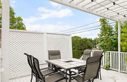 Dieppe House | Exceptional 3 Bedroom Home with Spa & Breakfast in Dieppe