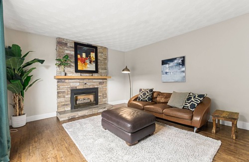 Dieppe House | Exceptional 3 Bedroom Home with Spa & Breakfast in Dieppe