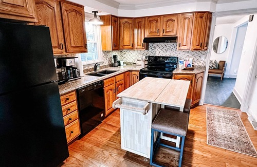 Beaver House | Ultimate 3-Bedroom Retreat in Downtown Beaver!