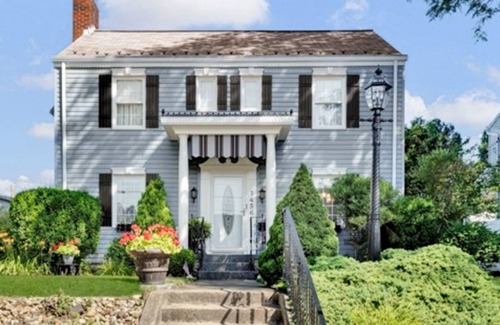 Beaver House | Ultimate 3-Bedroom Retreat in Downtown Beaver!