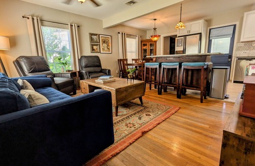 San Antonio House | Stylish 3 Bedroom Home in Deco District near Downtown