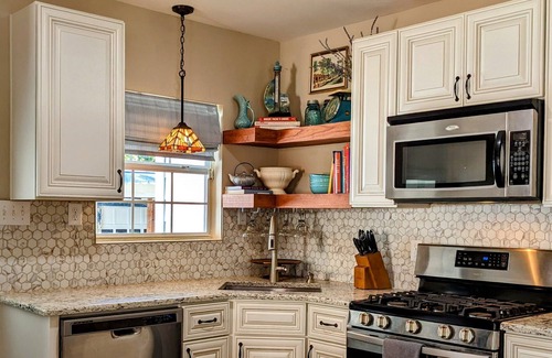 San Antonio House | Stylish 3 Bedroom Home in Deco District near Downtown