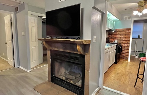 Waukegan House | Ideal 3 Bedroom Home Near Naval Base - Pet Friendly Stay!