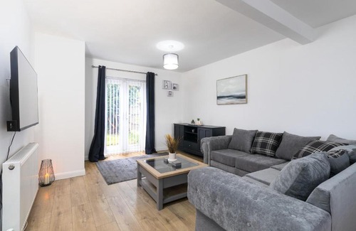Weston on Trent House | Ideal 3 Bedroom Home with Private Driveway & Breakfast