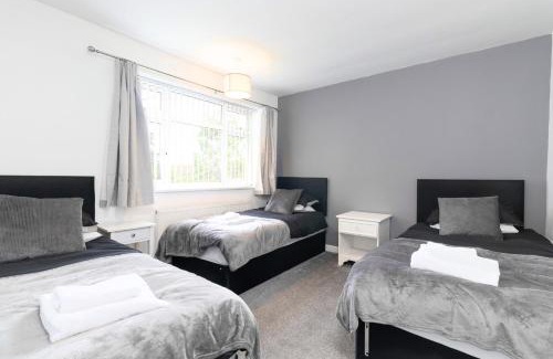 Weston on Trent House | Ideal 3 Bedroom Home with Private Driveway & Breakfast