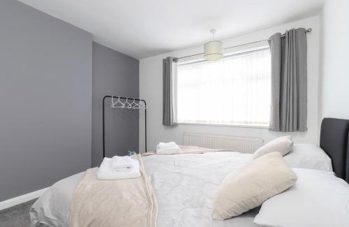 Weston on Trent House | Ideal 3 Bedroom Home with Private Driveway & Breakfast