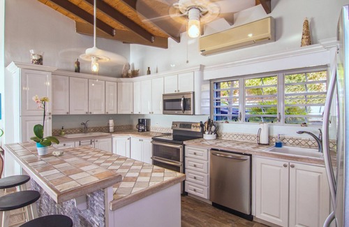 Estate Bakkero House | Enchanting 3 Bedroom House with Pool and Harbor Views
