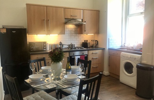 Preston House | Ideal 3 Bedroom Retreat Near M6 & M55 with Great Amenities