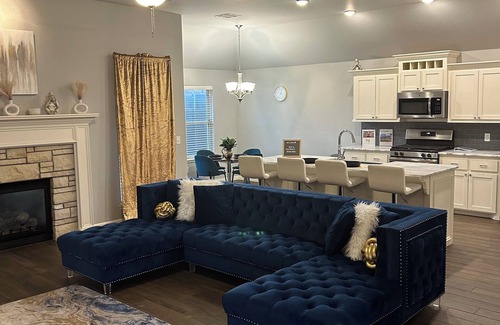 Wheatland House | 3-bedroom house in charming Oklahoma City with WiFi, AC