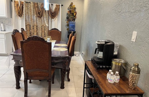 Jungle Terrace House | 3-bedroom house in brilliant St. Petersburg with AC