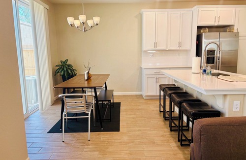 Raisin House | 3-bedroom house in beautiful Madera in private gated community w/pool access