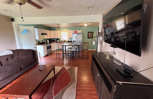 Kannapolis House | 3-bedroom house in charming Kannapolis with AC