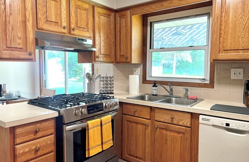 Troy House | 3-bedroom House in delightful Troy w/WiFi, AC and backyard