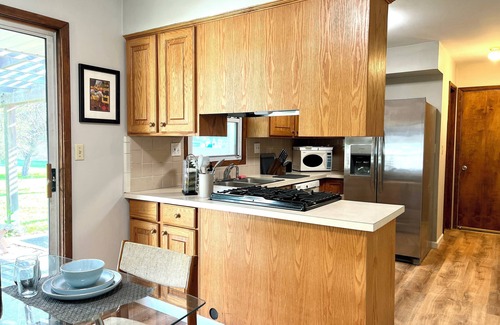 Troy House | 3-bedroom House in delightful Troy w/WiFi, AC and backyard
