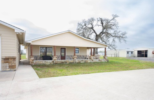 Bryan House | Family-Friendly 3 Bedroom House with Outdoor Entertainment